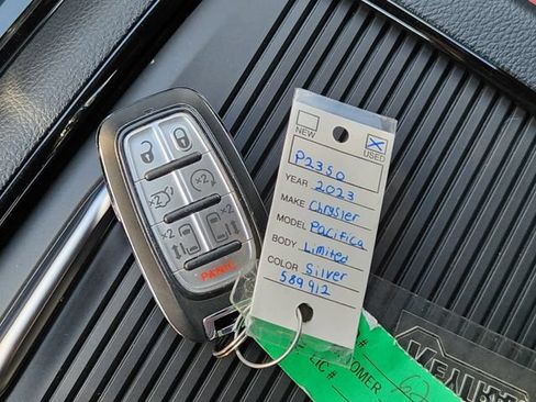 Certified 2023 Chrysler Pacifica Limited w/ S Appearance Package AWD/4WD image 35