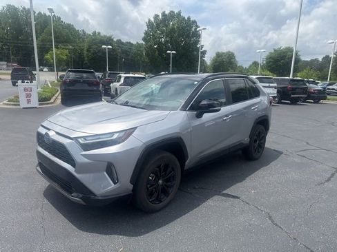 Used 2022 Toyota RAV4 XSE AWD/4WD image 5