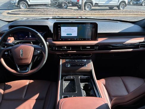 Used 2025 Lincoln Aviator Reserve w/ Illumination Package image 18