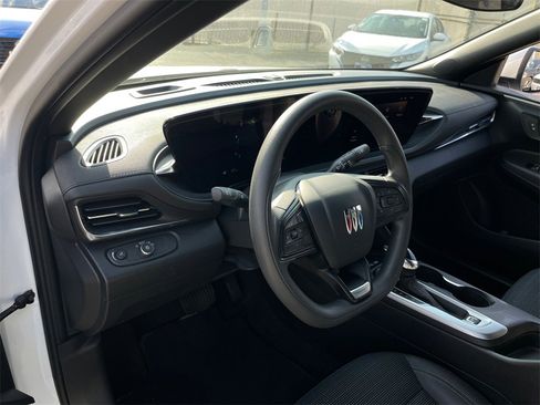 Used 2024 Buick Envista Preferred w/ Convenience II Package image 10