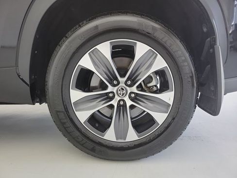 Used 2026 Toyota Highlander XLE AWD/4WD image 13