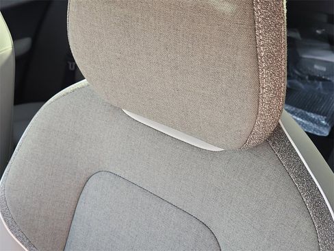 New 2025 Volvo EX30 Plus w/ Protection Package Premier image 5