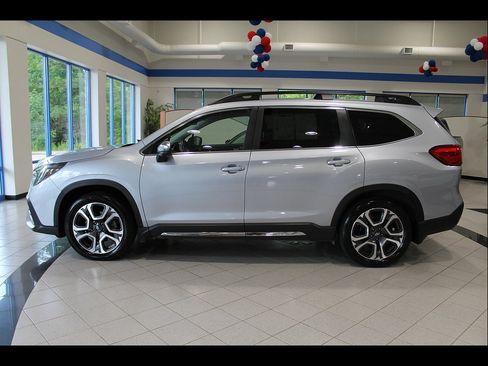 Used 2023 Subaru Ascent Limited w/ Technology Package AWD/4WD image 8