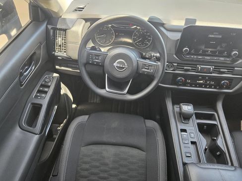 Used 2024 Nissan Pathfinder S FWD image 8