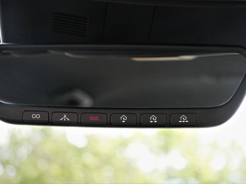 Used 2022 Genesis G70 2.0T image 37