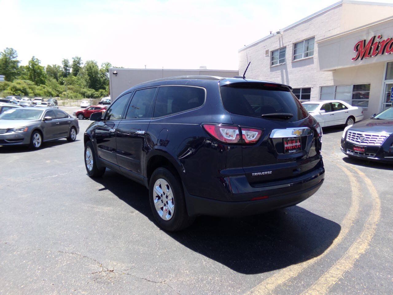 Used 2017 Chevrolet Traverse LS FWD image 6