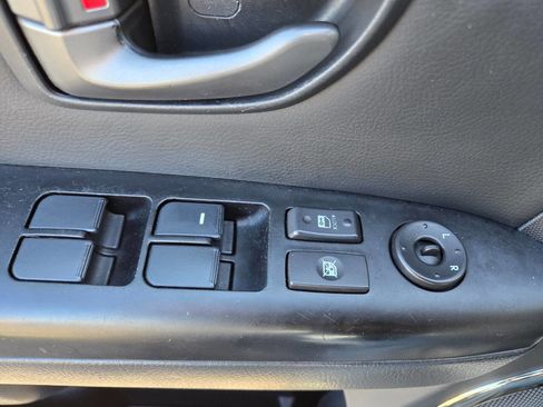 Used 2010 Kia Soul + image 12