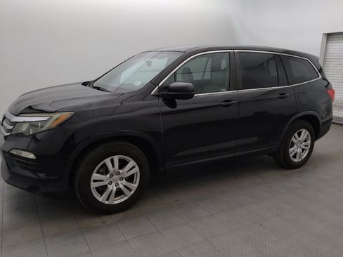 Used 2018 Honda Pilot LX image 2