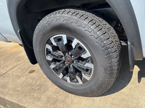 Used 2023 Nissan Frontier PRO-4X w/ Technology Package image 10