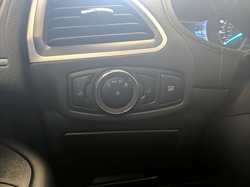 Used 2023 Ford Edge SEL image 19