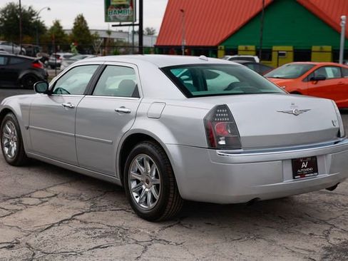 Used 2005 Chrysler 300 C w/ Protection Group II image 7