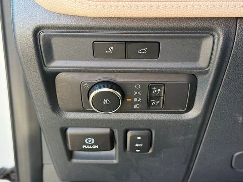 Used 2022 Ford Expedition Limited image 9