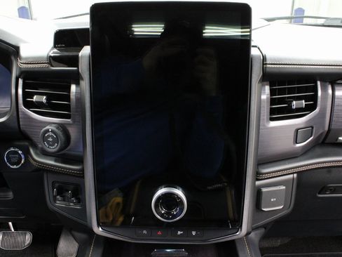 Used 2022 Ford Expedition Platinum image 14