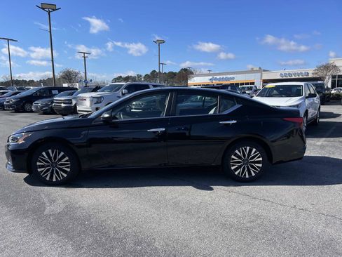 Used 2025 Nissan Altima 2.5 SV image 8