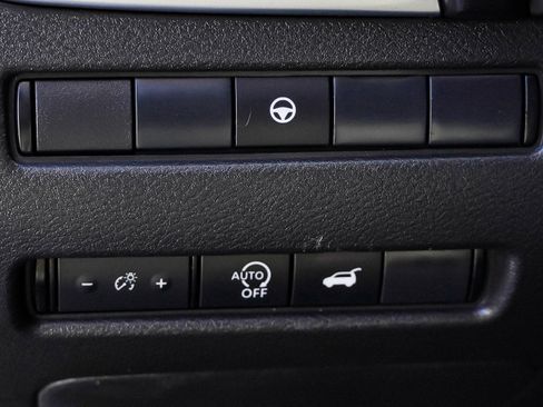 Used 2025 Nissan Rogue SV image 18