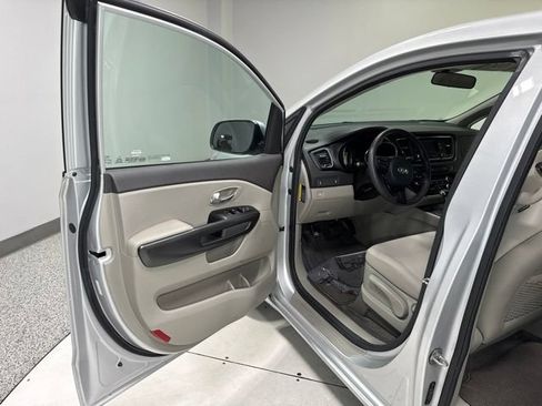 Used 2018 Kia Sedona L FWD image 7