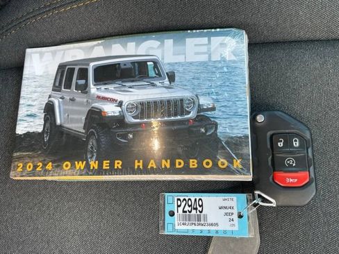 Used 2024 Jeep Wrangler Unlimited Sahara AWD/4WD image 36