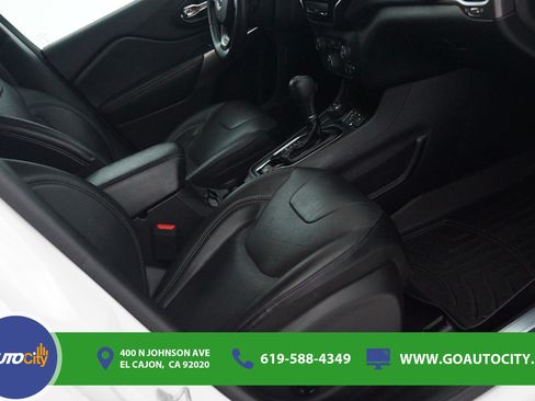 Used 2019 Jeep Cherokee Limited AWD/4WD image 8