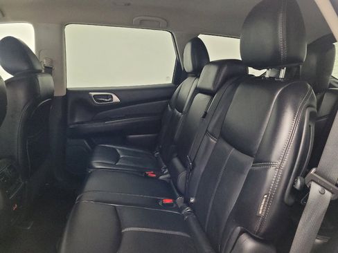 Used 2019 Nissan Pathfinder SL image 18