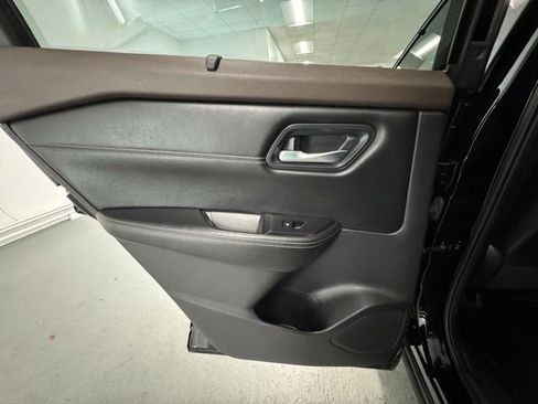 Used 2023 Nissan Rogue SV w/ SV Premium Package AWD/4WD image 10