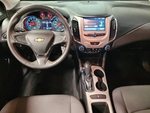Used 2018 Chevrolet Cruze LS FWD image 22