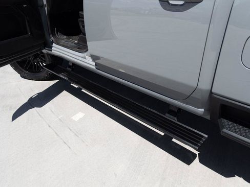 Used 2024 GMC Sierra 2500 AT4 w/ AT4 Premium Plus Package AWD/4WD image 14