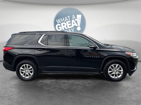 Used 2021 Chevrolet Traverse LT w/ LPO, Cargo Package image 2