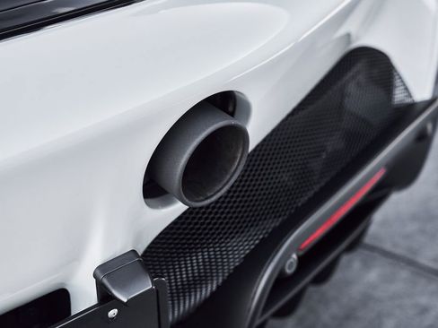 Used 2025 Ferrari SF90 Spider image 14