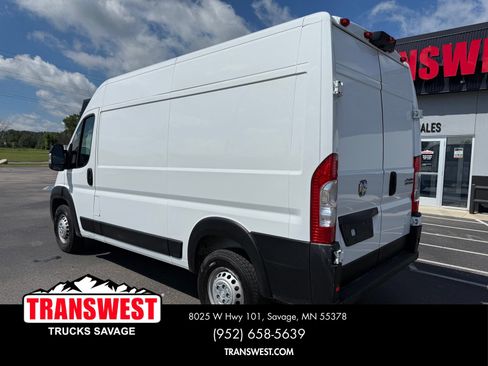 Used 2025 RAM ProMaster 2500 w/ Convenience Group FWD image 3