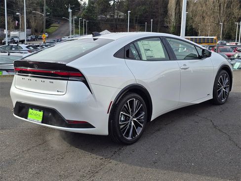 New 2026 Toyota Prius XLE image 40