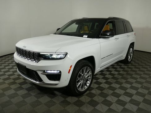 Used 2023 Jeep Grand Cherokee Summit w/ Luxury Tech Group V AWD/4WD image 7