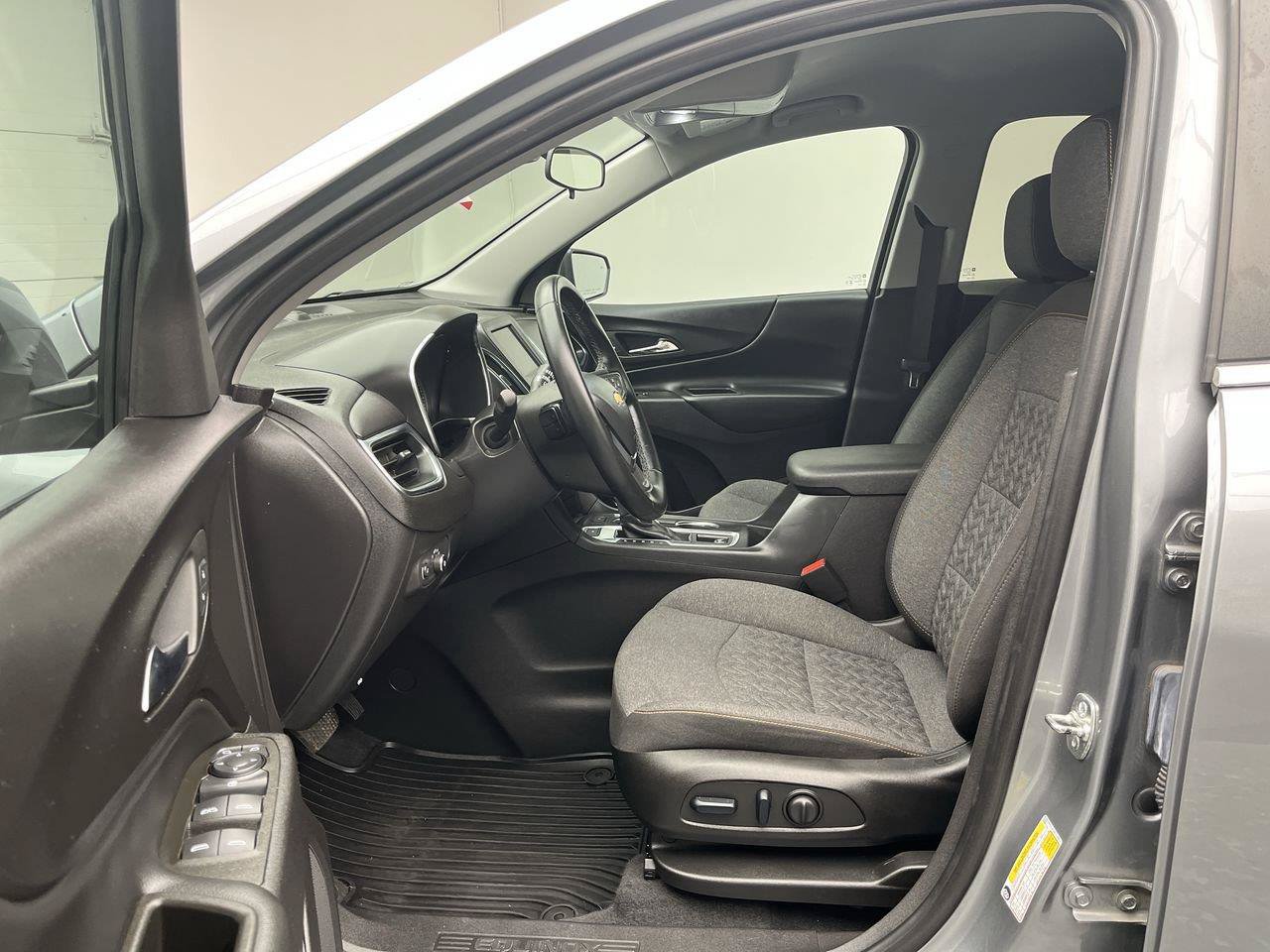 Used 2024 Chevrolet Equinox LT AWD/4WD image 3