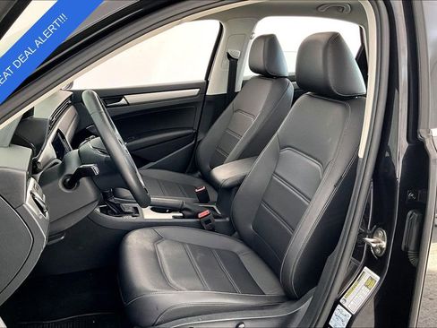 Used 2022 Volkswagen Passat 2.0T SE image 33