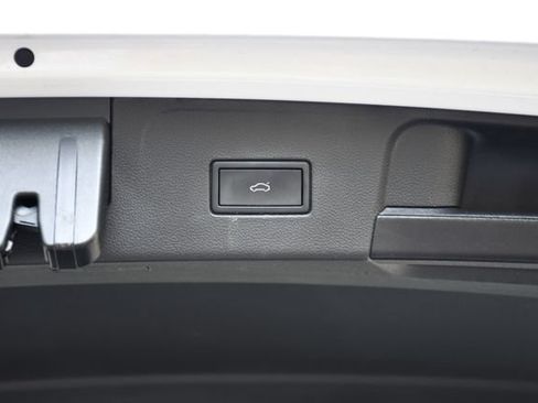 Used 2022 Volkswagen Atlas SEL R-Line AWD/4WD image 25