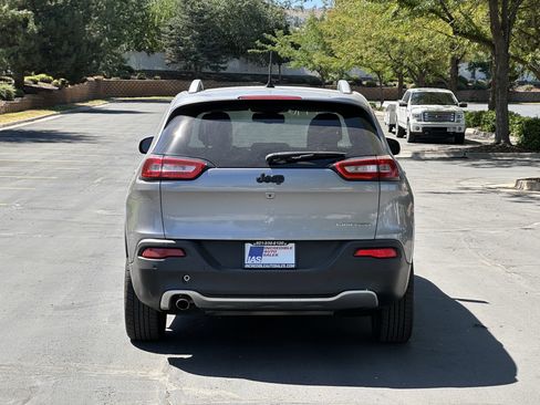 Used 2018 Jeep Cherokee Limited FWD image 5