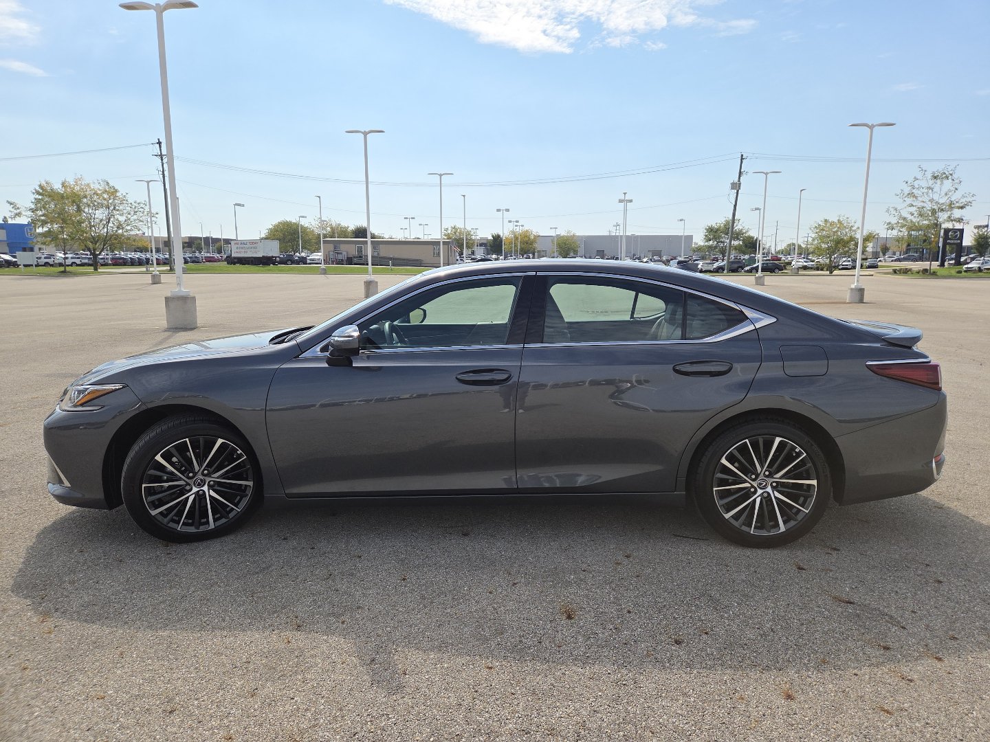 Used 2025 Lexus ES 300h w/ Premium Package FWD image 14