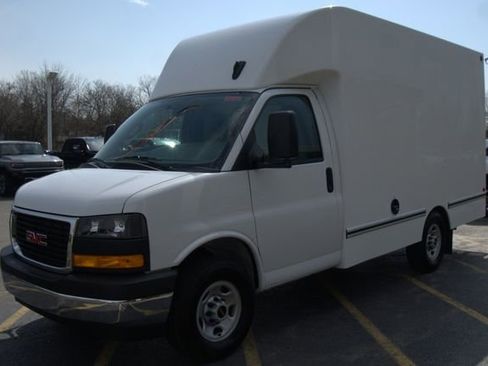 New 2025 GMC Savana 3500 w/ Power Convenience Package RWD image 3