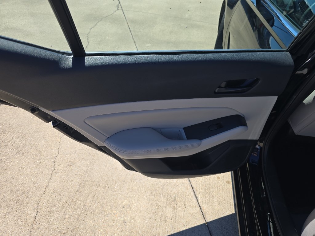 Used 2025 Nissan Altima 2.5 SV FWD image 12
