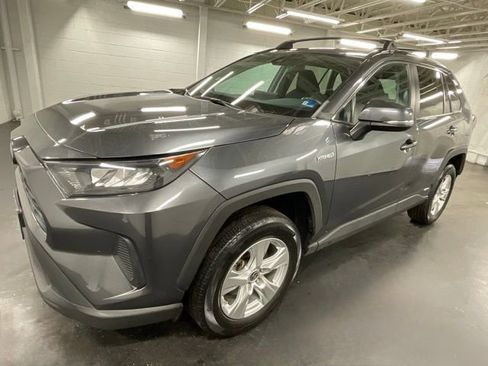 Used 2021 Toyota RAV4 LE image 1