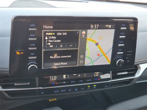 Used 2023 Toyota Sienna XLE Woodland Edition image 16