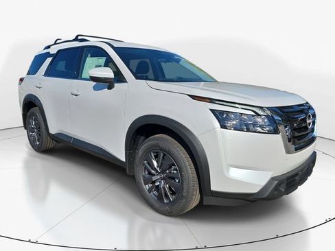 New 2025 Nissan Pathfinder SV image 2
