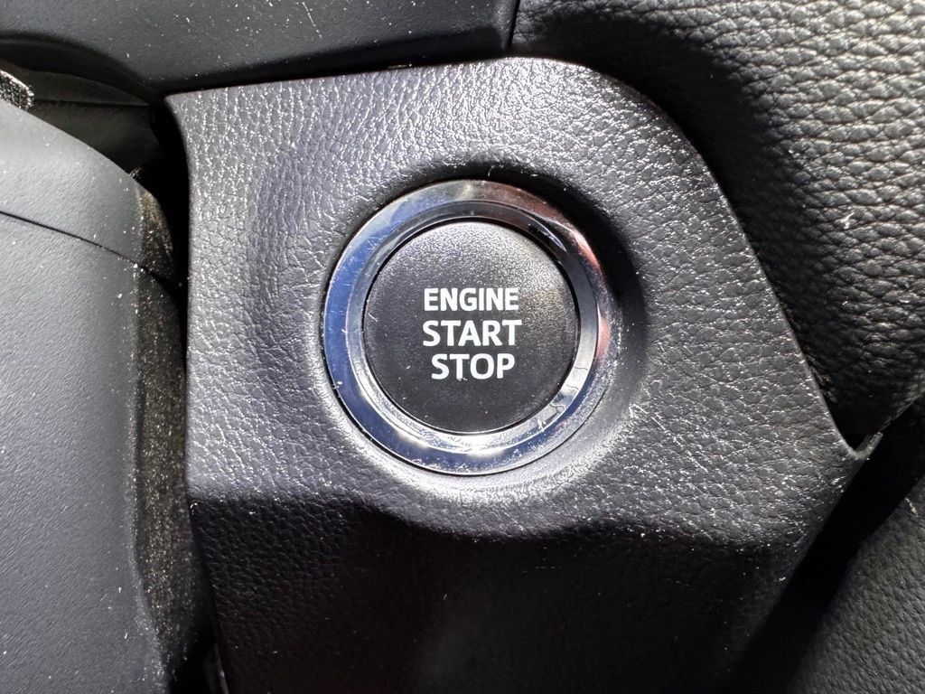 Certified 2021 Toyota RAV4 XLE w/ Convenience Package AWD/4WD image 33