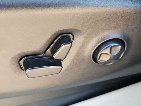 Used 2023 Chrysler Pacifica Touring-L FWD image 15