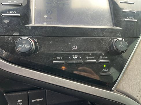 Used 2018 Toyota Camry SE FWD image 29