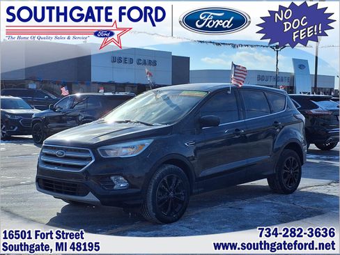 Used 2017 Ford Escape SE image 1
