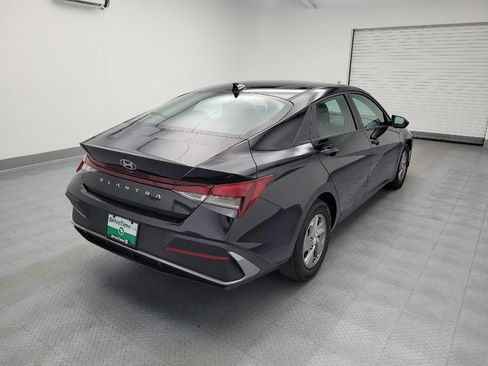Used 2025 Hyundai Elantra SE w/ Cargo Package FWD image 9