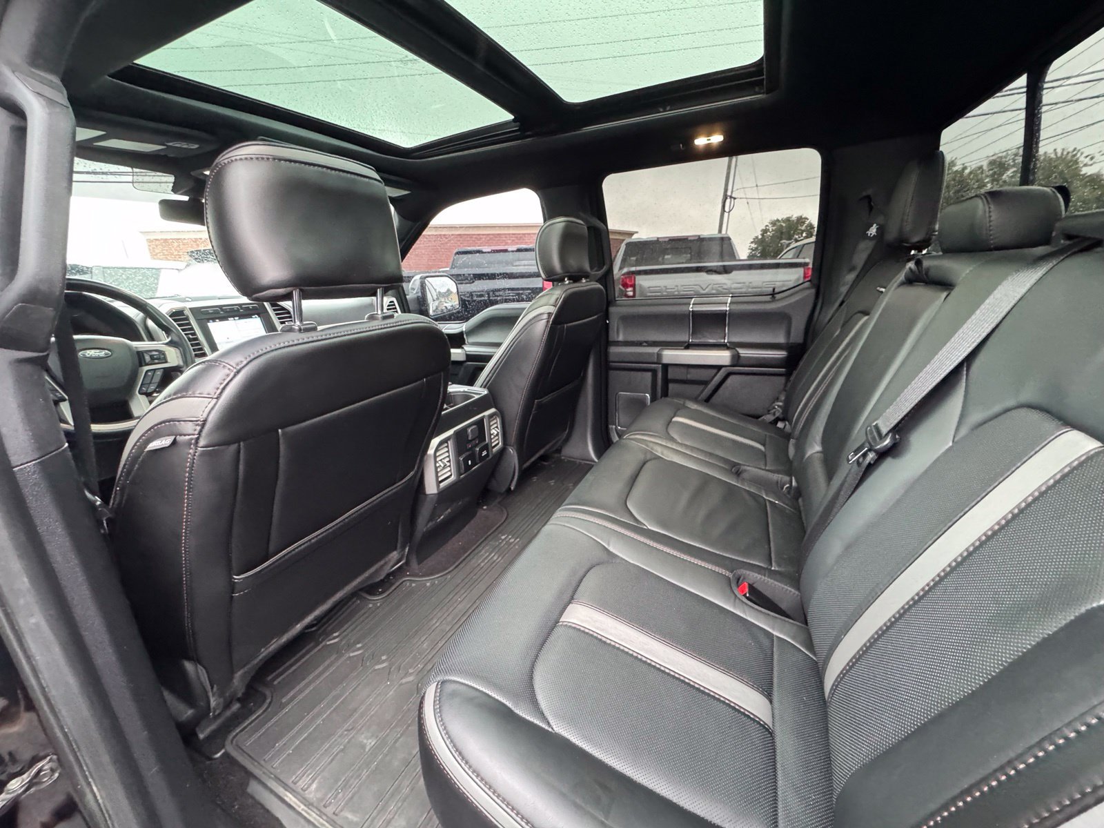 Used 2018 Ford F150 Platinum w/ Equipment Group 701A Luxury AWD/4WD image 27