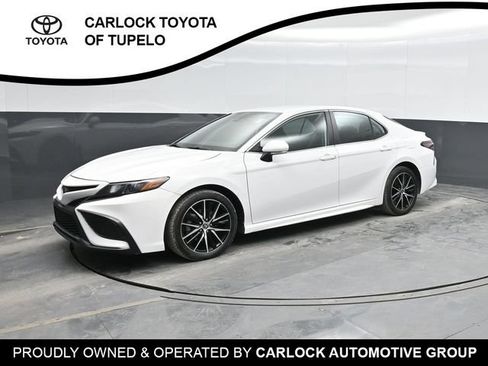 Used 2024 Toyota Camry SE FWD image 1