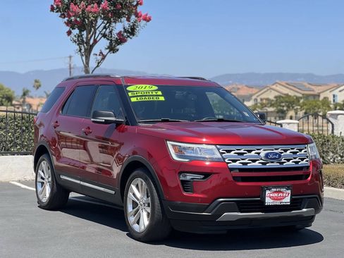 Used 2019 Ford Explorer XLT w/ Equipment Group 202A FWD image 2