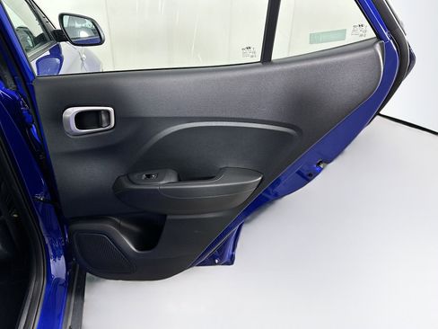 Used 2025 Hyundai Venue SEL image 29